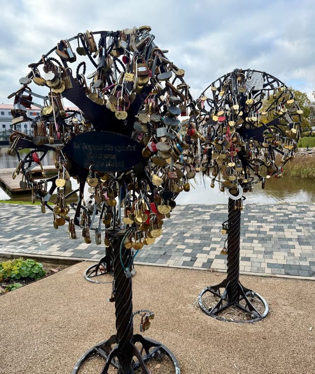 Mīlestības koki- uzņēmuma dāvinājums Jelgavas pilsētai